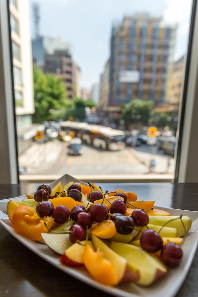 מזון ומשקאות