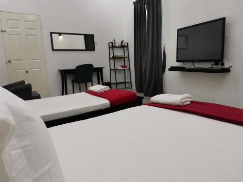 RoomStay Hj Esmon Parit Raja UTHM — hotel in Parit Raja