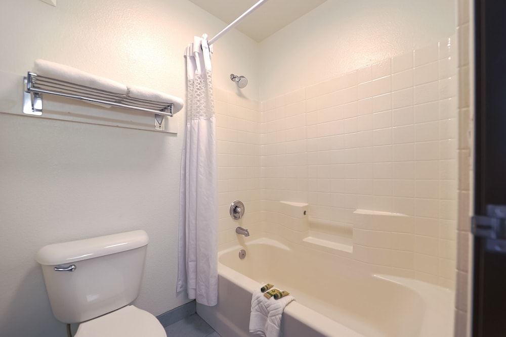 Siletz Bay Beachfront Hotel by OYO Lincoln City - photo 95