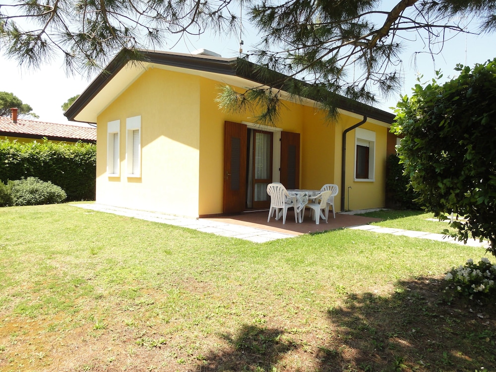 Villa Mughetto — 4-Star Luxury Hotel in San Michele Al Tagliamento, Italy