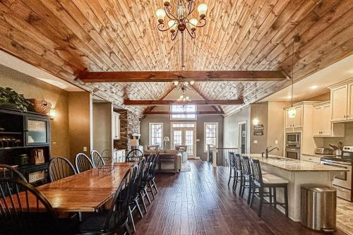 Water’s Edge Holmstead in Lake Lure, United States