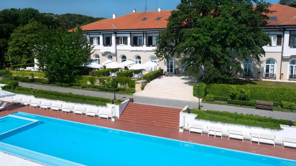 HVD Boutique Hotel Oasis — 4-Star Luxury Hotel in Zlatni Pyasatsi, Bulgaria