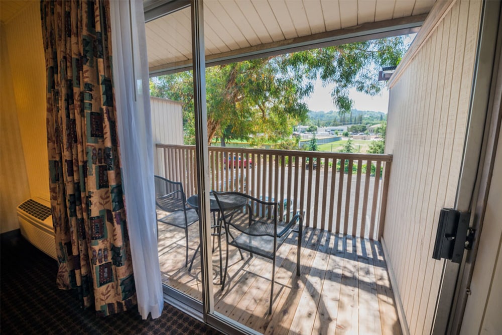 Los Gatos Lodge - photo 22