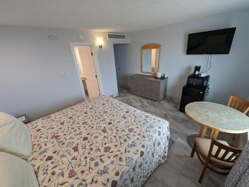Admiral Resort Motel - photo 23