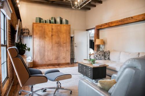 Sweet Lancaster Apt. B — 4-Star Luxury Hotel in Lancaster, United States