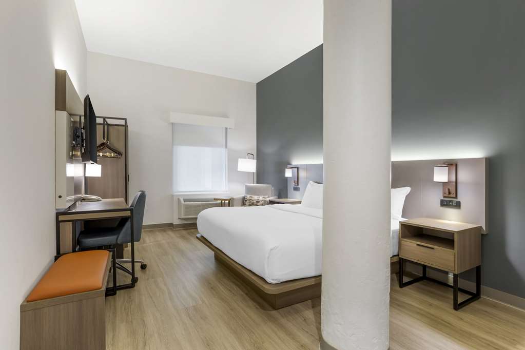 Comfort Inn & Suites Newark Liberty International Airport - photo 44