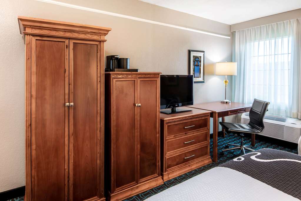 La Quinta Inn by Wyndham San Antonio Brooks City Base - photo 27