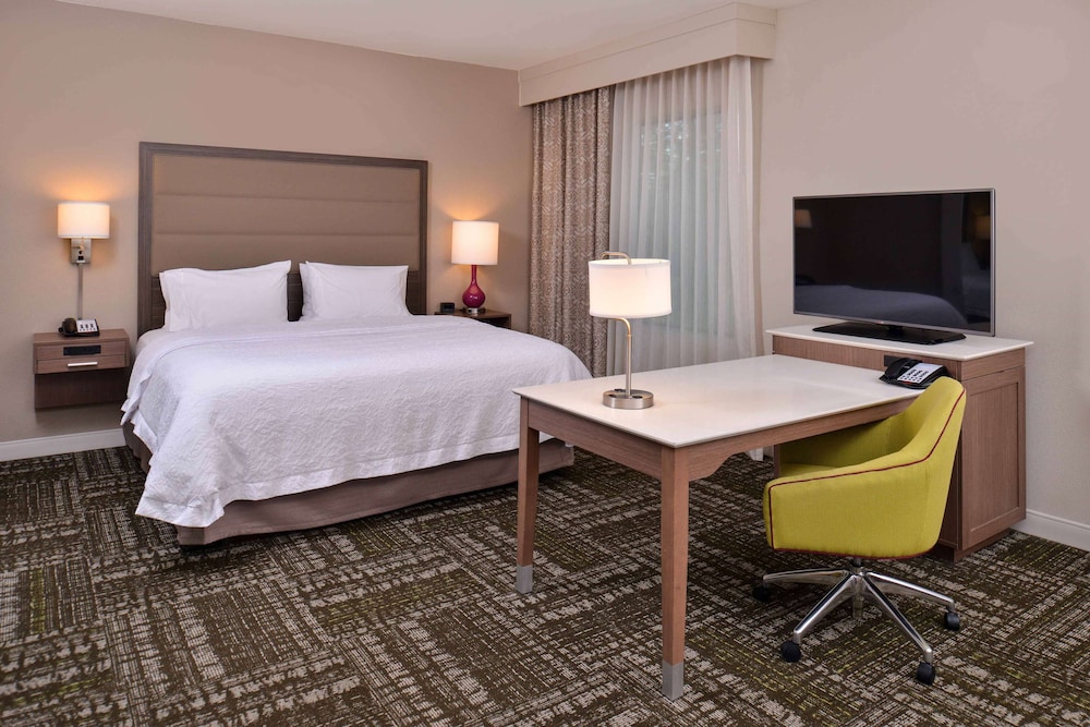 Hampton Inn & Suites Dallas Market Center - photo 18