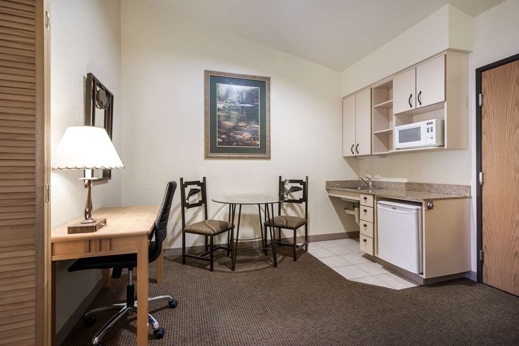 Best Western Golden Spike Inn & Suites - photo 29
