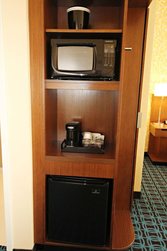 Fairfield Inn & Suites by Marriott London - photo 21