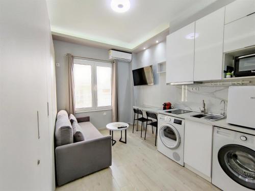 Pretty Petitie Fully Equipped City Center Studio — 4-Star Luxury Hotel in Thessaloniki, Greece