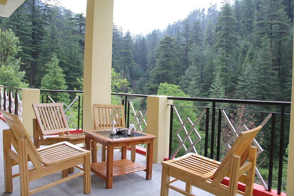 Dev Conifers Cafe & Cottages in Banjar, India