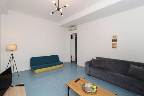 Modern Apartment Next to Stamba and Rooms
