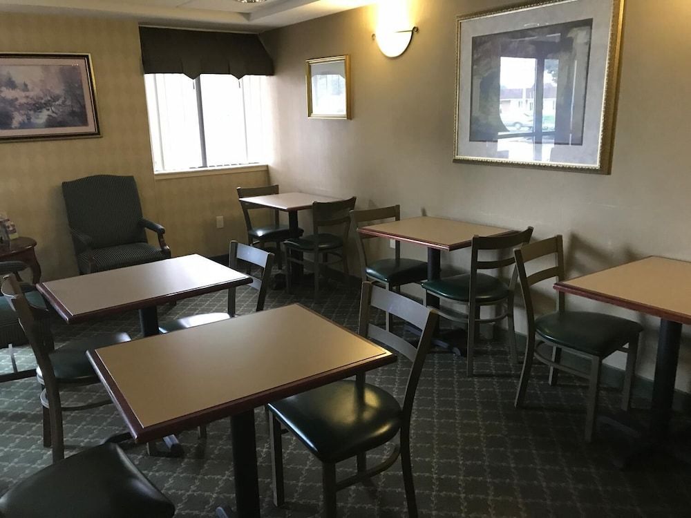 Warwick Inn And Suites - photo 14