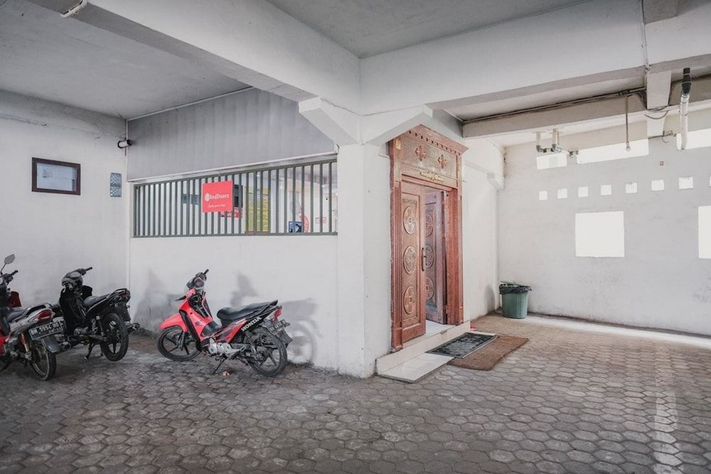 RedDoorz near Tugu Pers Jambi in Jambi City, Indonesia