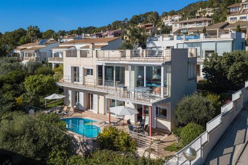 Vistafar Private Pool & Only 50m to the Sea