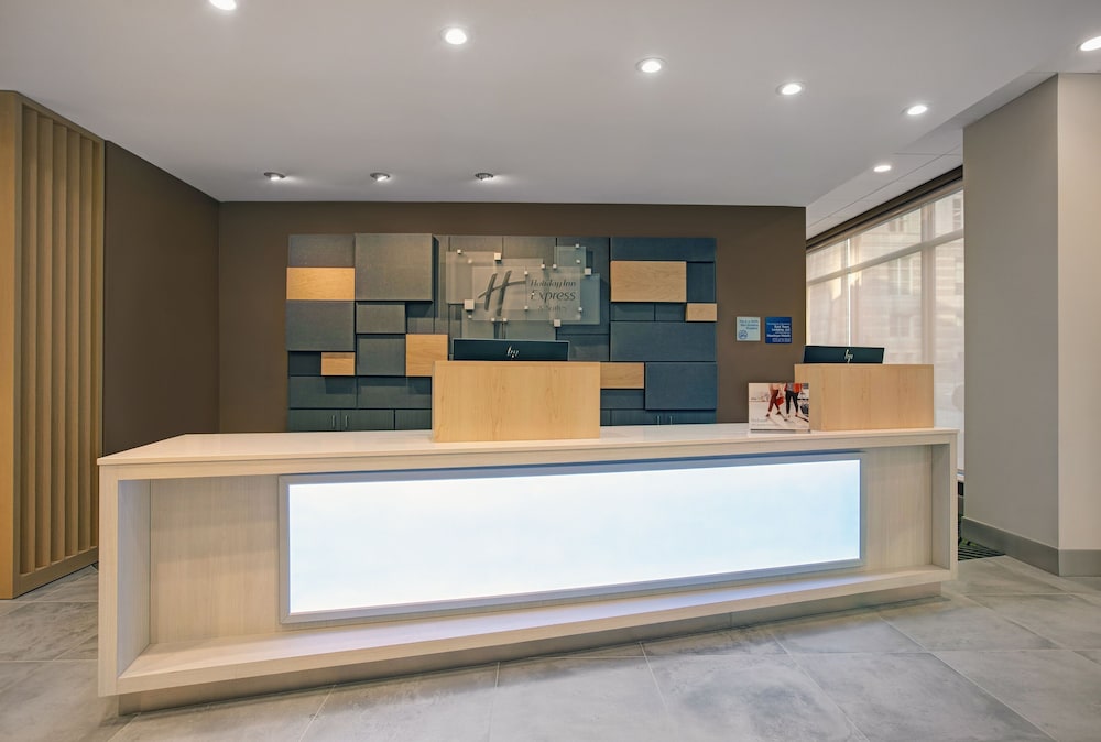 Holiday Inn Express Milwaukee Downtown by IHG - photo 42
