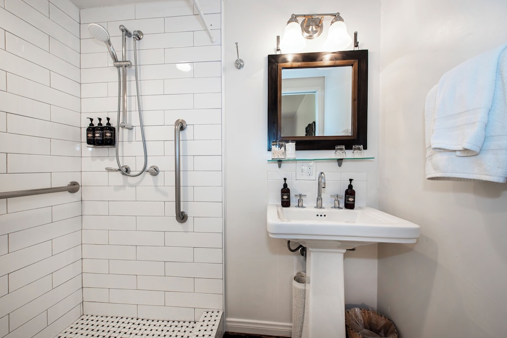 Bath Street Inn - photo 43