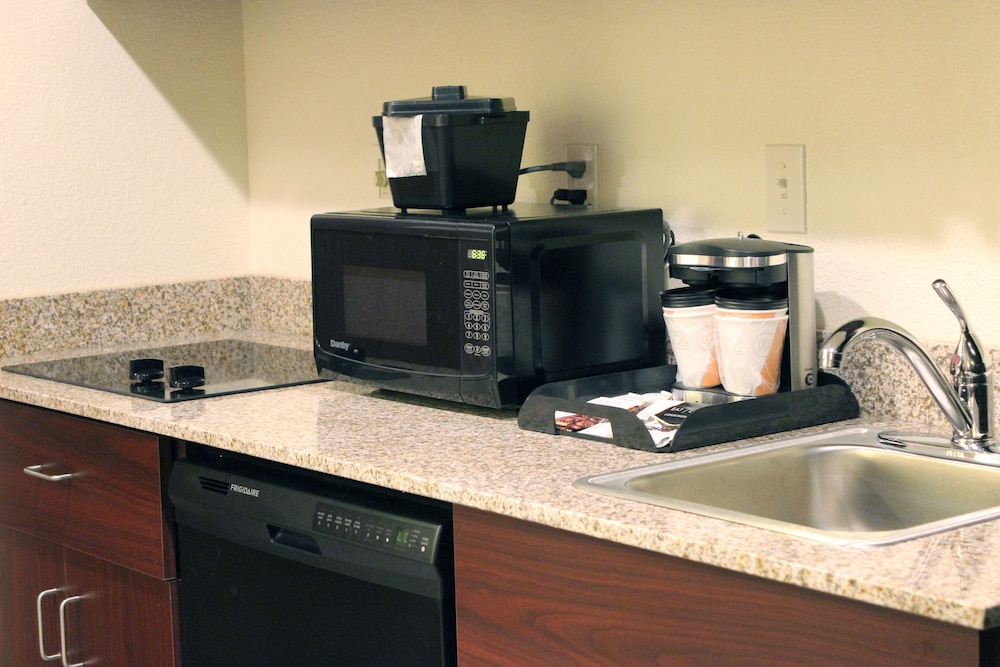 Cobblestone Inn & Suites Lamoni - photo 17