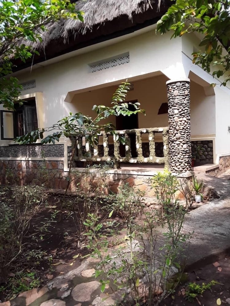 Mbara Safari Lodge and Resort in Kasese, Republic of Uganda