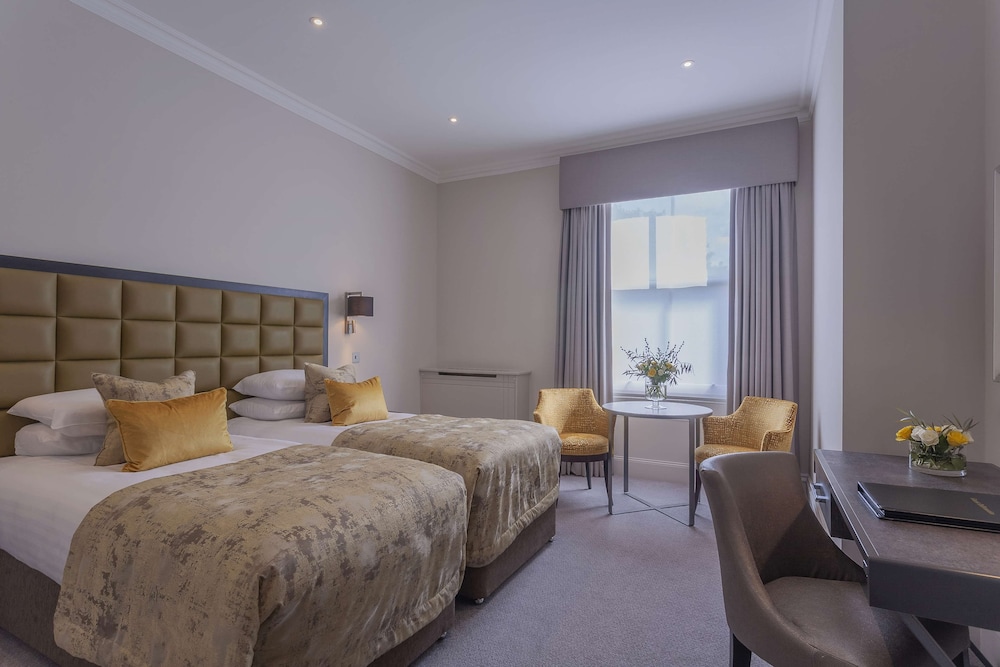 Oatlands Park Hotel — Weybridge — photo 2