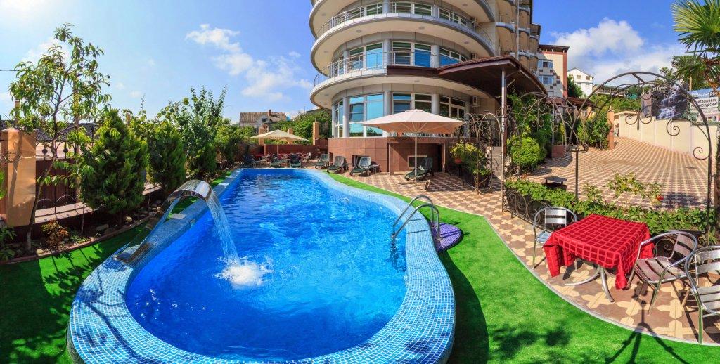 Family Resort Miloo Living Quaters — hotel in Lazarevskoye