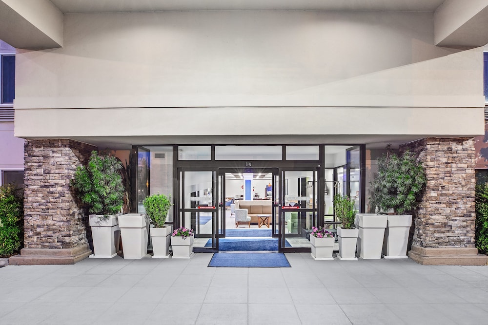 Holiday Inn Express & Suites Tacoma by IHG - photo 28
