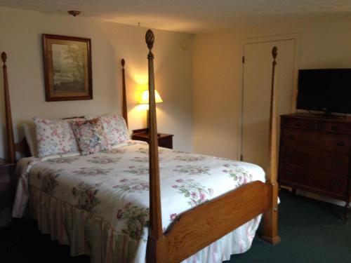 White Columns Motel - photo 2
