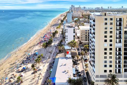 Beach Efficiency Hollywood Beachfront and Broadwalk in Hollywood, United States