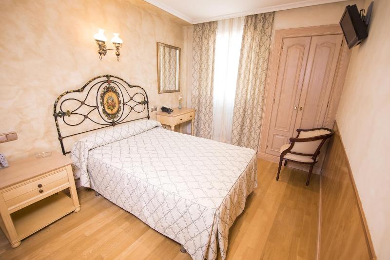 Hotel Julia - carbon neutral hotel in Aranda De Duero