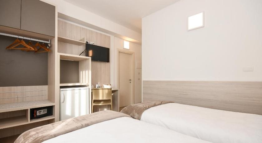 Residence Franca B&B — 4-Star Luxury Hotel in Arco, Italy