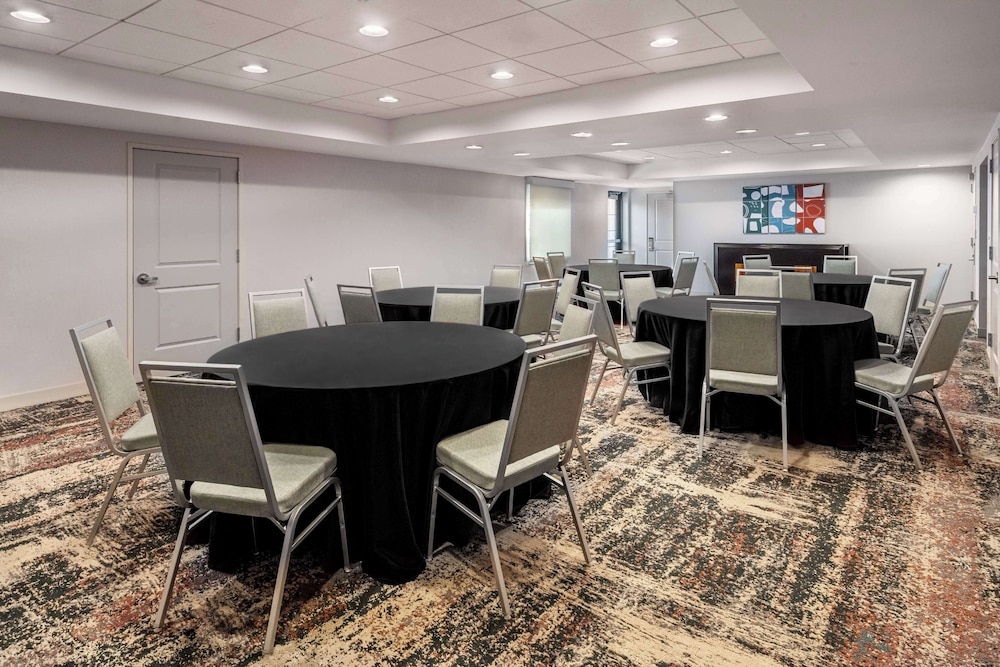 Homewood Suites by Hilton Eatontown - photo 44