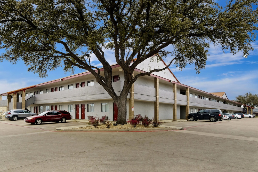 Red Roof Inn & Suites Irving DFW Airport South - photo 46