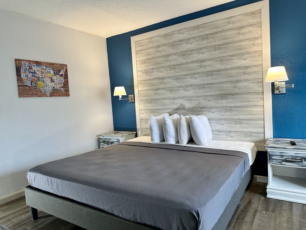 Ozark Inn & Suites - photo 8