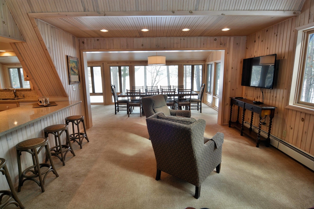 Serenity On Lake Owen 5 Bedroom Hotel Room by RedAwning - photo 19