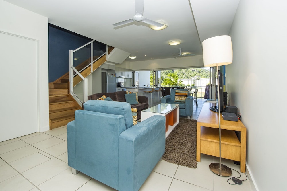 Beachside Apartment 13 — 4-Star Luxury Hotel in Nelly Bay, Australia