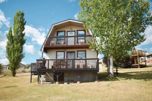 Cozy Sweetwater Cabin with access to Ideal Beach — 4-Star Luxury Hotel in Garden City, United States