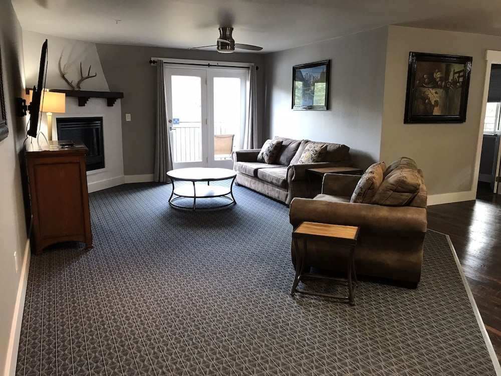 Blue Elk Inn - photo 40