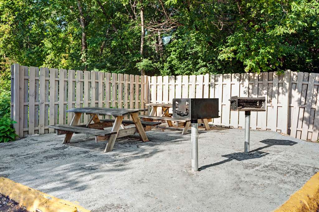 Knights Inn Sterling Heights - photo 2