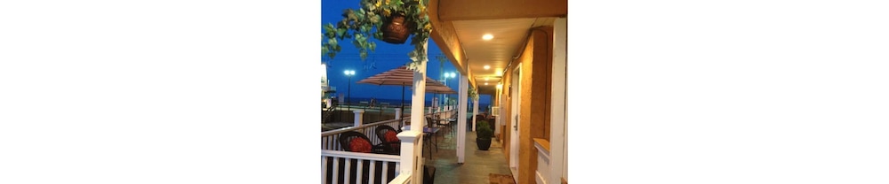 Boardwalk Hotel Charlee & Beach House Rentals - photo 3
