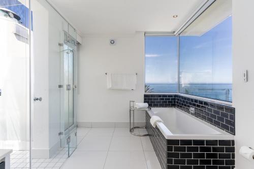 26OnFirst UPS Sea Views and Personalised Services