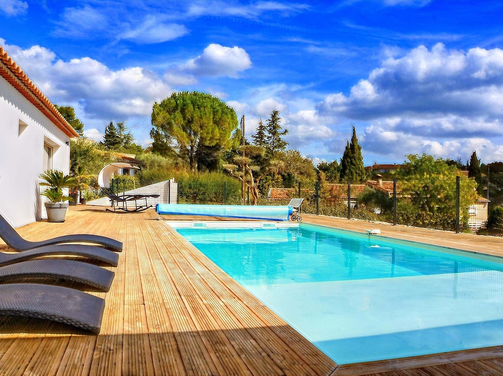 Beautiful Holiday Home With Garden — 4-Star Luxury Hotel in Lorgues, France