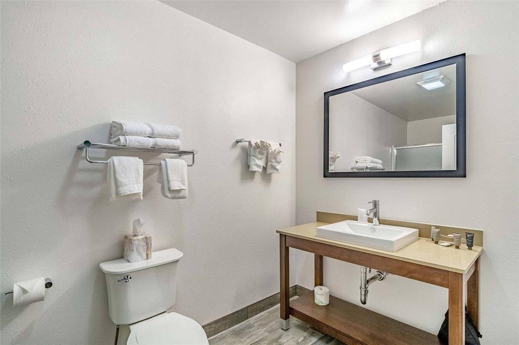 Riverview Inn & Suites an Ascend Collection Hotel - photo 9