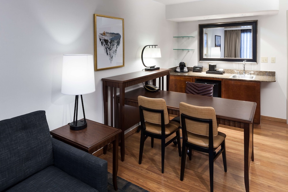 Embassy Suites Anchorage - photo 16