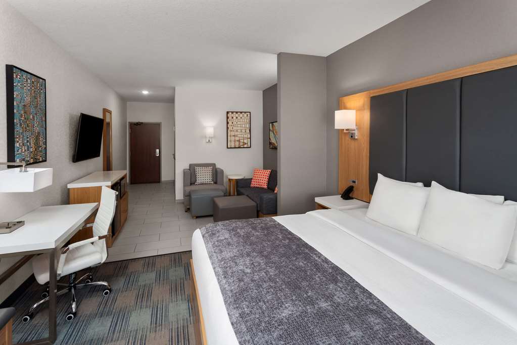 La Quinta Inn & Suites Coralville Iowa City - photo 24