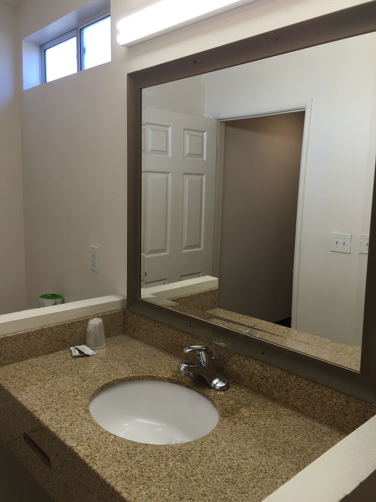 Escondido Inn - photo 22