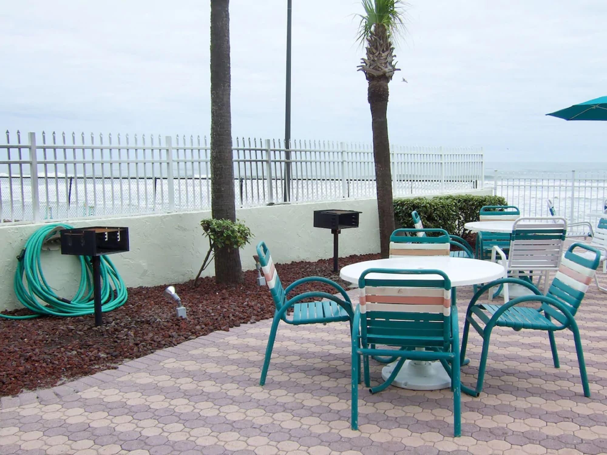 Harbour Beach Oceanfront Resort - photo 24