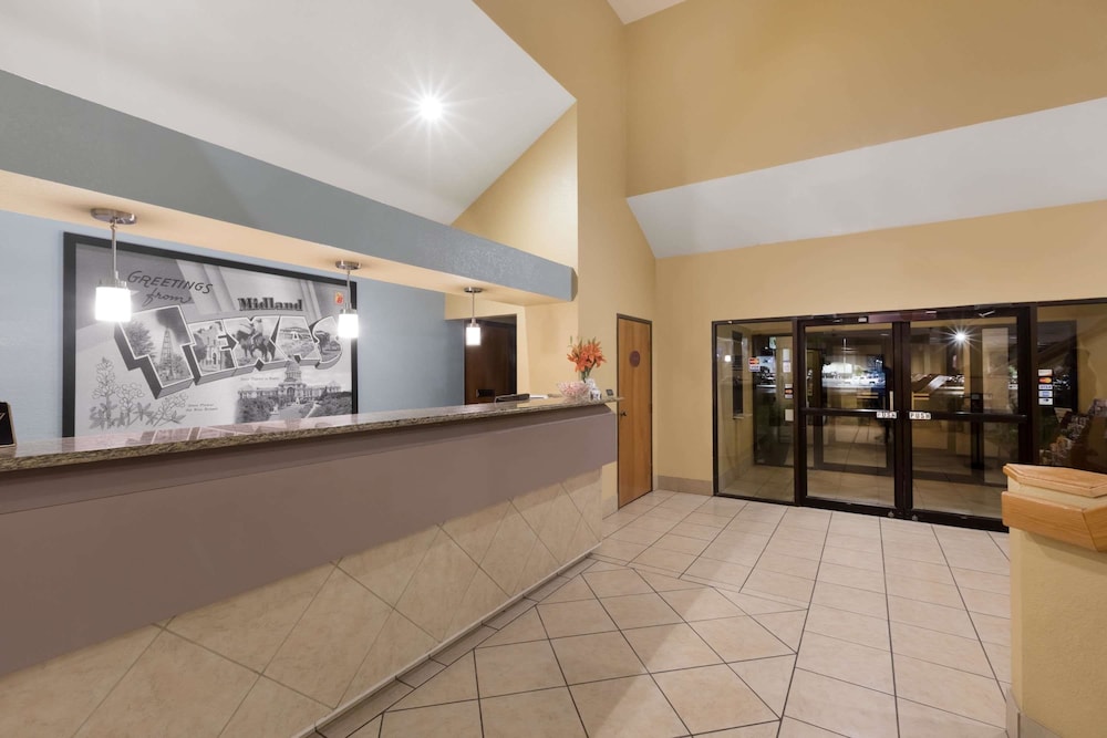 Super 8 by Wyndham Midland - photo 3