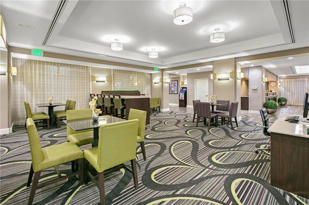 La Quinta Inn & Suites by Wyndham DFW Airport South Irving - photo 30