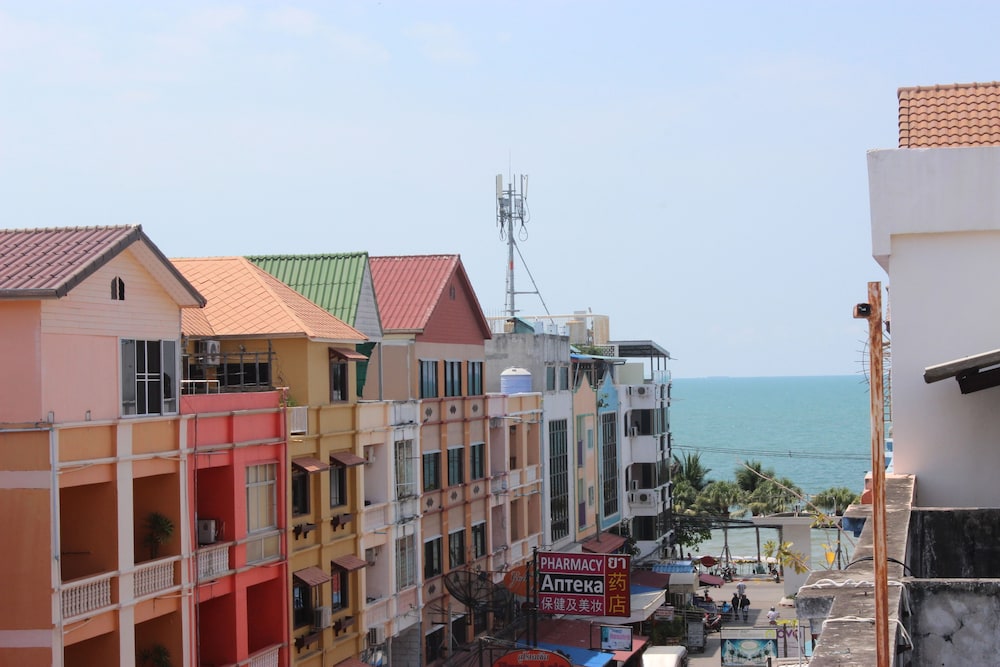 Hotel Dacha — carbon neutral stay, Pattaya